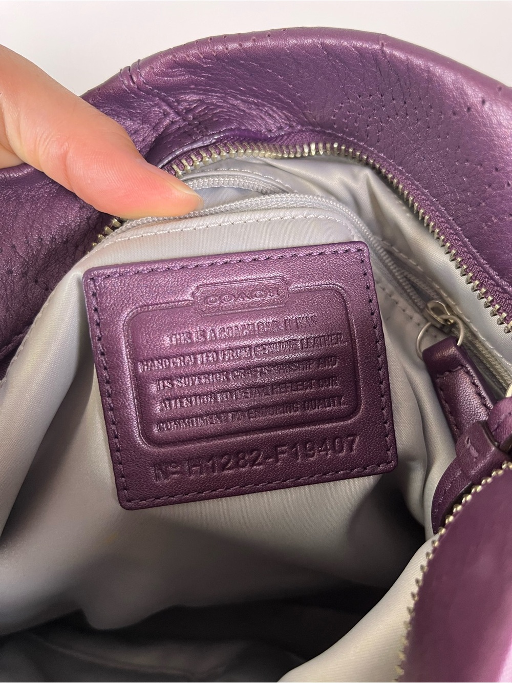 Coach Signature Perforated Plum Leather Shoulder Bag Hobo Logo Keychain - Picture 11 of 15